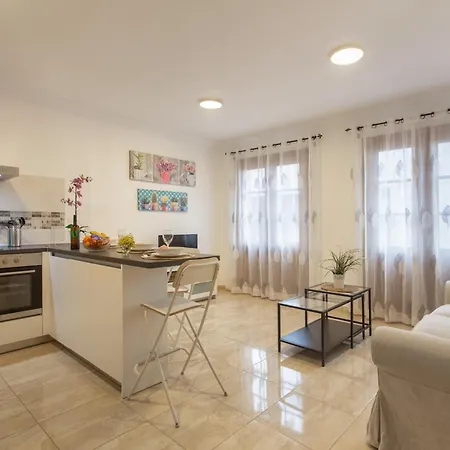 Apartamento Rolycar 203 *